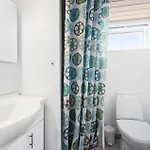 2 Bedroom Cozy In V