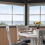 2 Bedroom Cozy In V