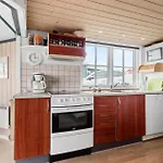 2 Bedroom Cozy In V