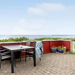 2 Bedroom Cozy In V