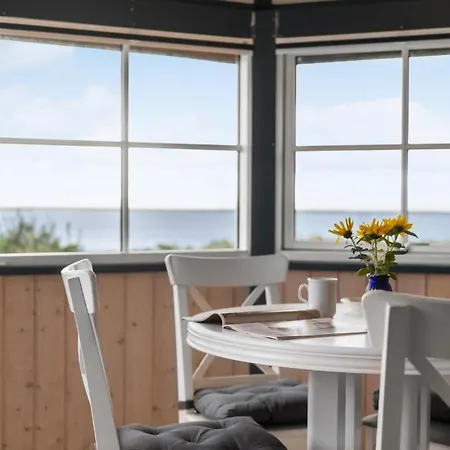 2 Bedroom Cozy In V