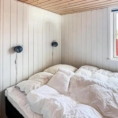 2 Bedroom Cozy In V